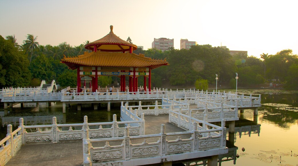 台南公園 表示 湖あるいは泉 と 公園