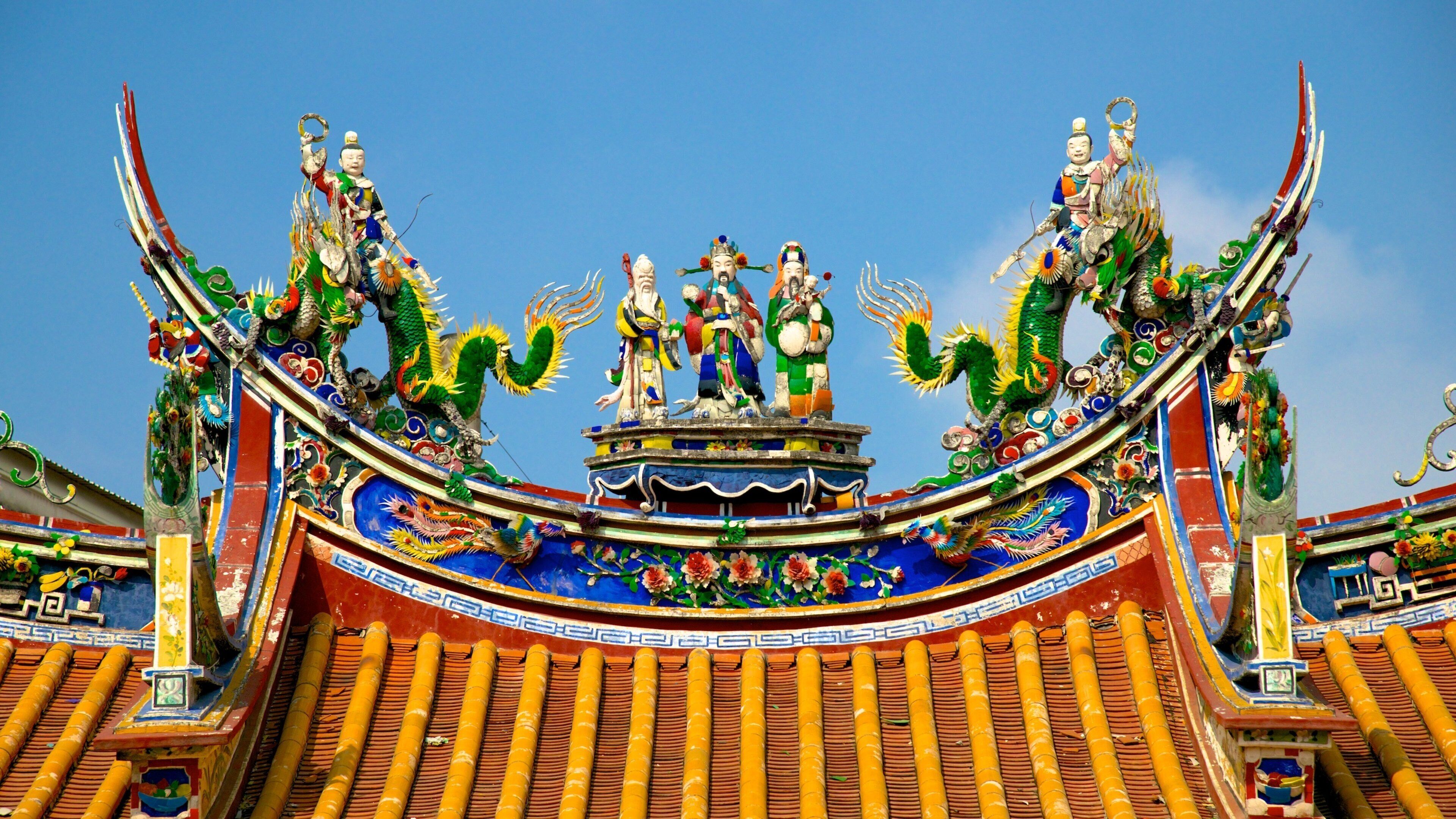 Tainan featuring art and a temple or place of worship