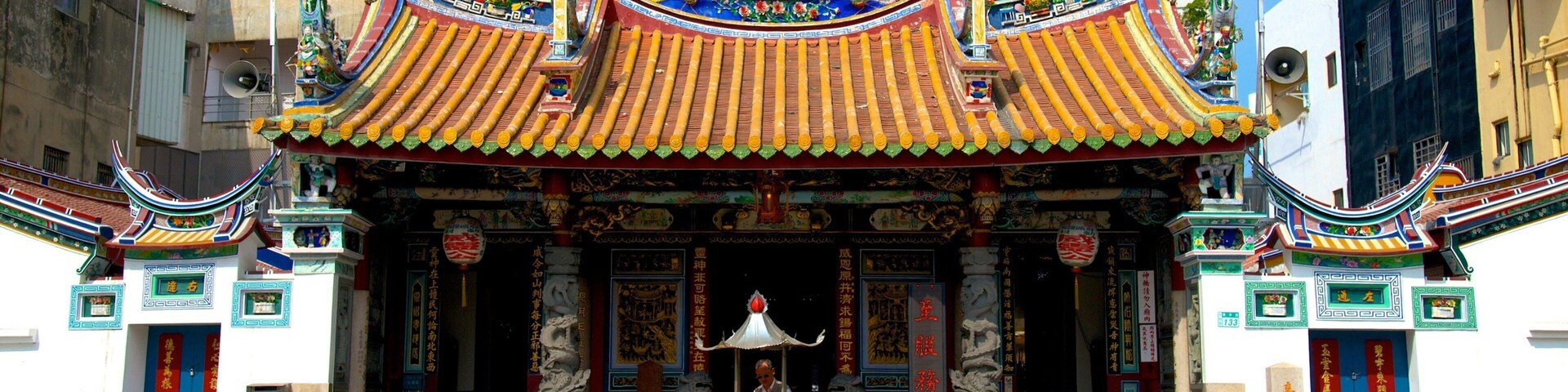 Tainan showing a temple or place of worship