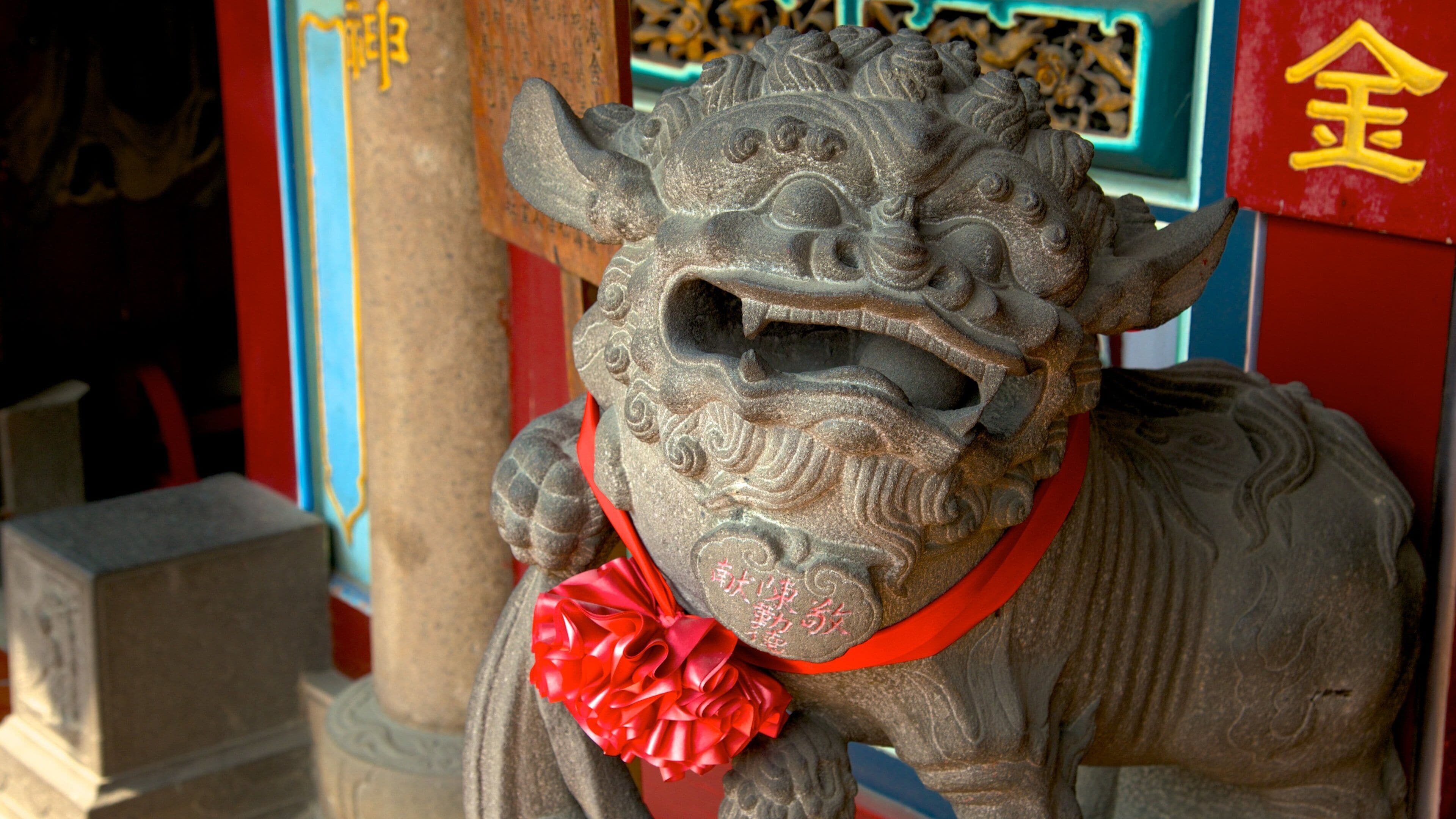 Tainan featuring a statue or sculpture and a temple or place of worship