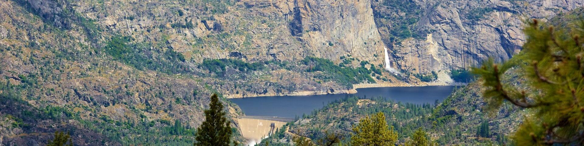 Hetch Hetchy Reservoir mit einem ruhige Szenerie, Landschaften und Waldmotive