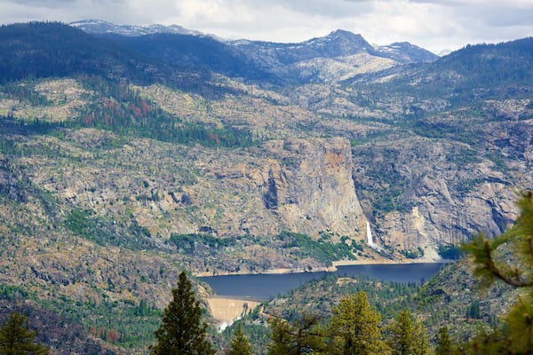Hetch Hetchy Reservoir featuring landscape views, tranquil scenes and forest scenes