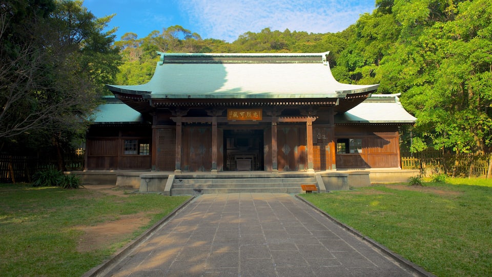 Taoyuan Shrine which includes a statue or sculpture, a garden and religious aspects