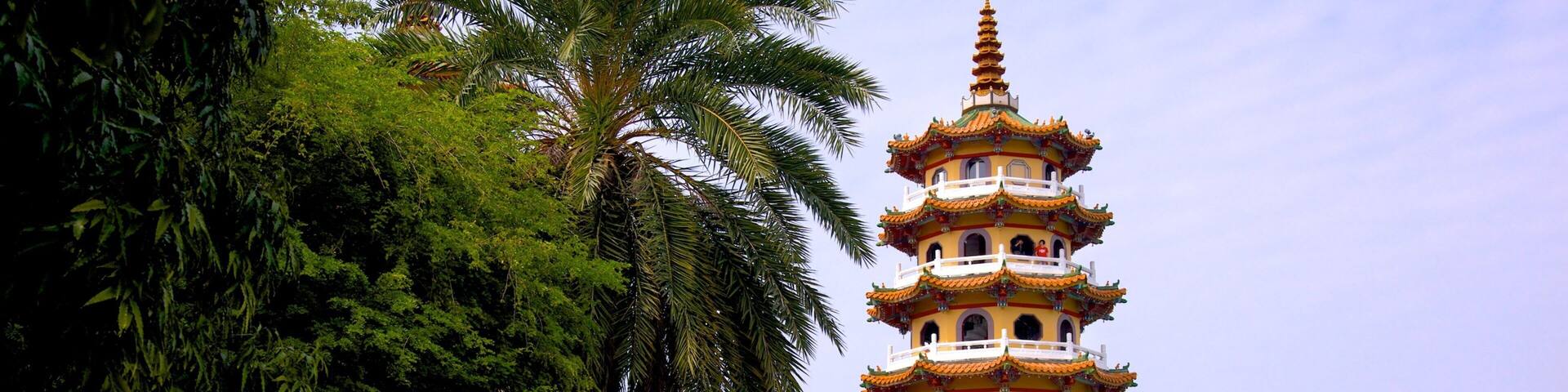 Dragon Tiger Tower showing a temple or place of worship