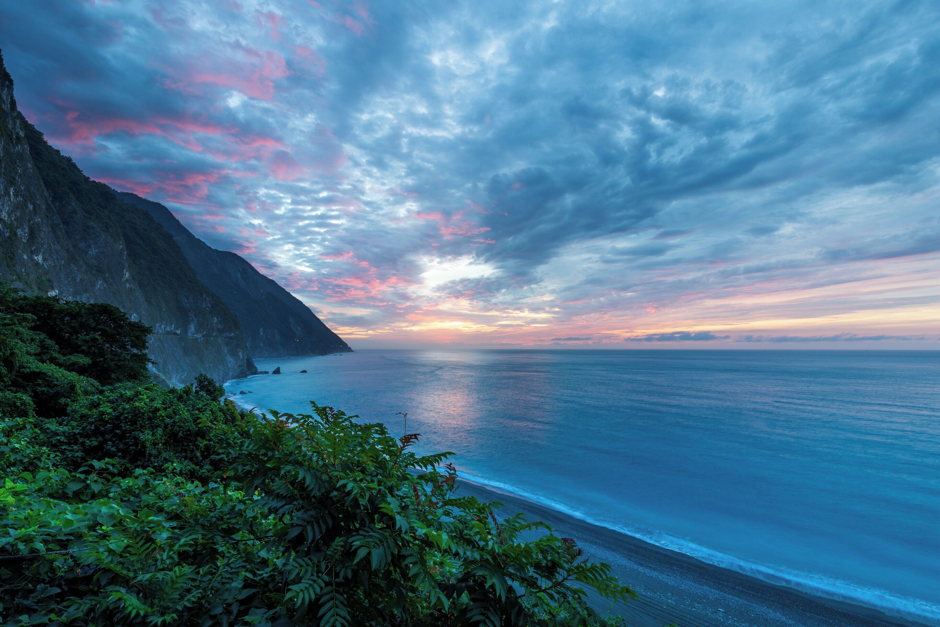 Arrived at the cliffs a little after 4am, just as these blue hour colours were coming to life. You can also get down to the beach and take photos from there. This shot was taken from next to the road above the beach. 

This area around Hualien is known for its deep blue sea, these colours match what you could see with your eyes.

#BVSBlue #taiwan #hualien #ocean #seascape
