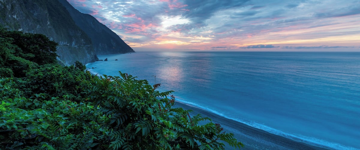 Arrived at the cliffs a little after 4am, just as these blue hour colours were coming to life. You can also get down to the beach and take photos from there. This shot was taken from next to the road above the beach.
This area around Hualien is known for its deep blue sea, these colours match what you could see with your eyes.
#BVSBlue #taiwan #hualien #ocean #seascape