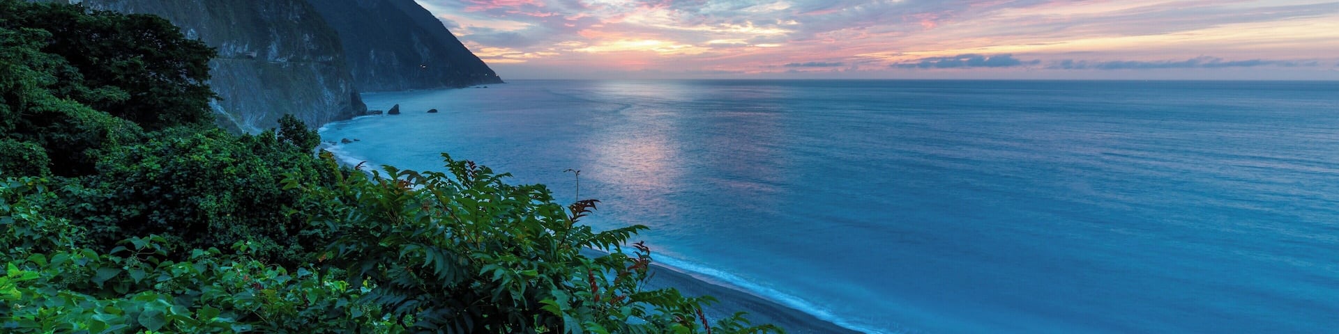 Arrived at the cliffs a little after 4am, just as these blue hour colours were coming to life. You can also get down to the beach and take photos from there. This shot was taken from next to the road above the beach.
This area around Hualien is known for its deep blue sea, these colours match what you could see with your eyes.
#BVSBlue #taiwan #hualien #ocean #seascape