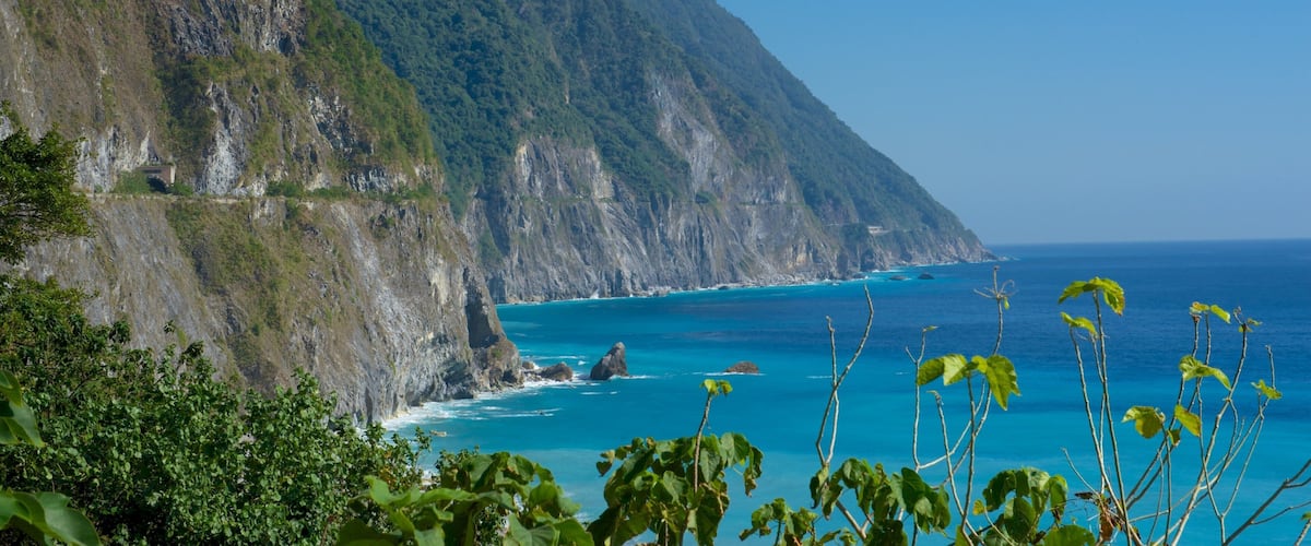 Ching-Shui Cliff showing general coastal views and rocky coastline