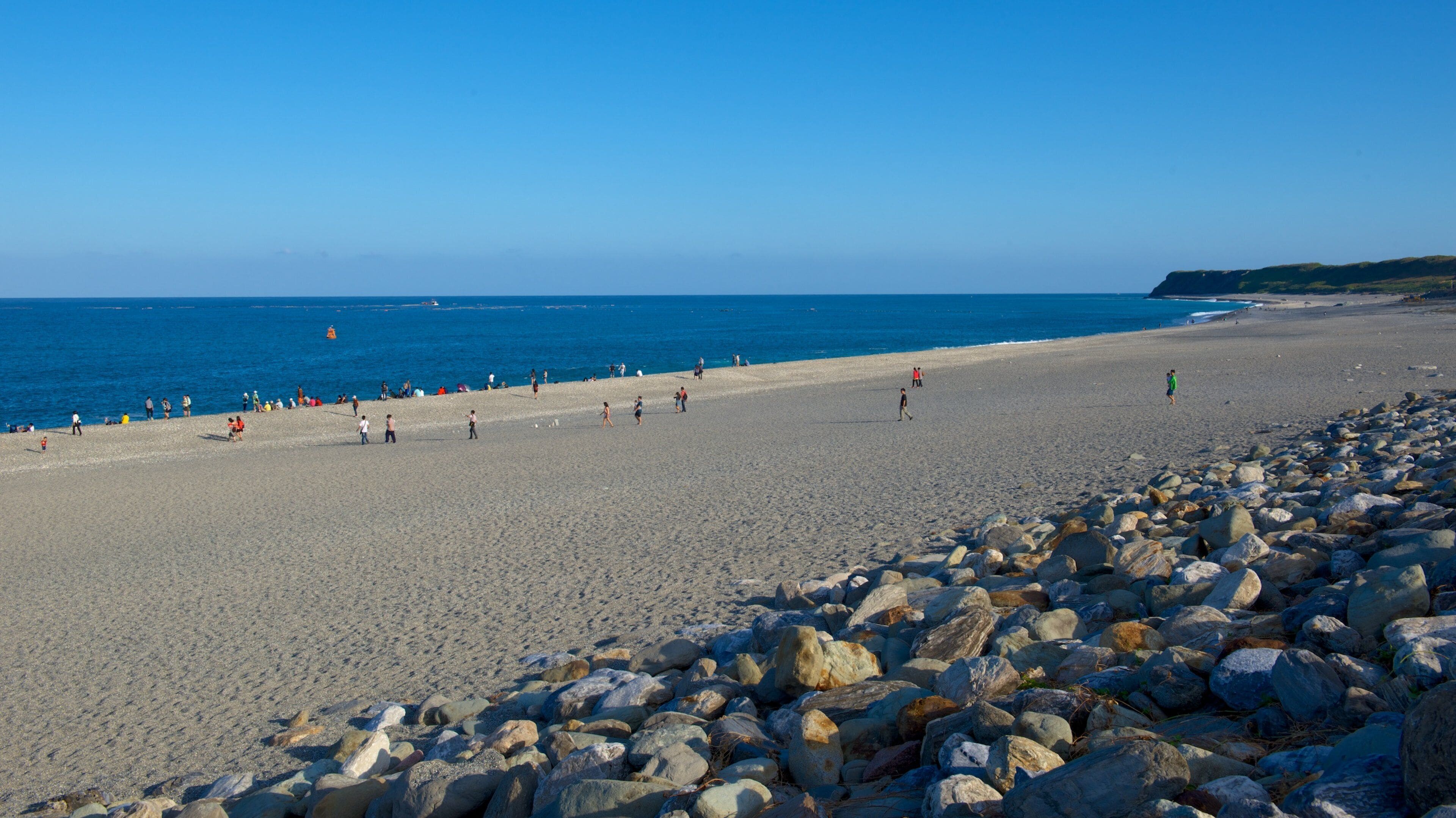 Chishingtan Beach showing a beach and a pebble beach