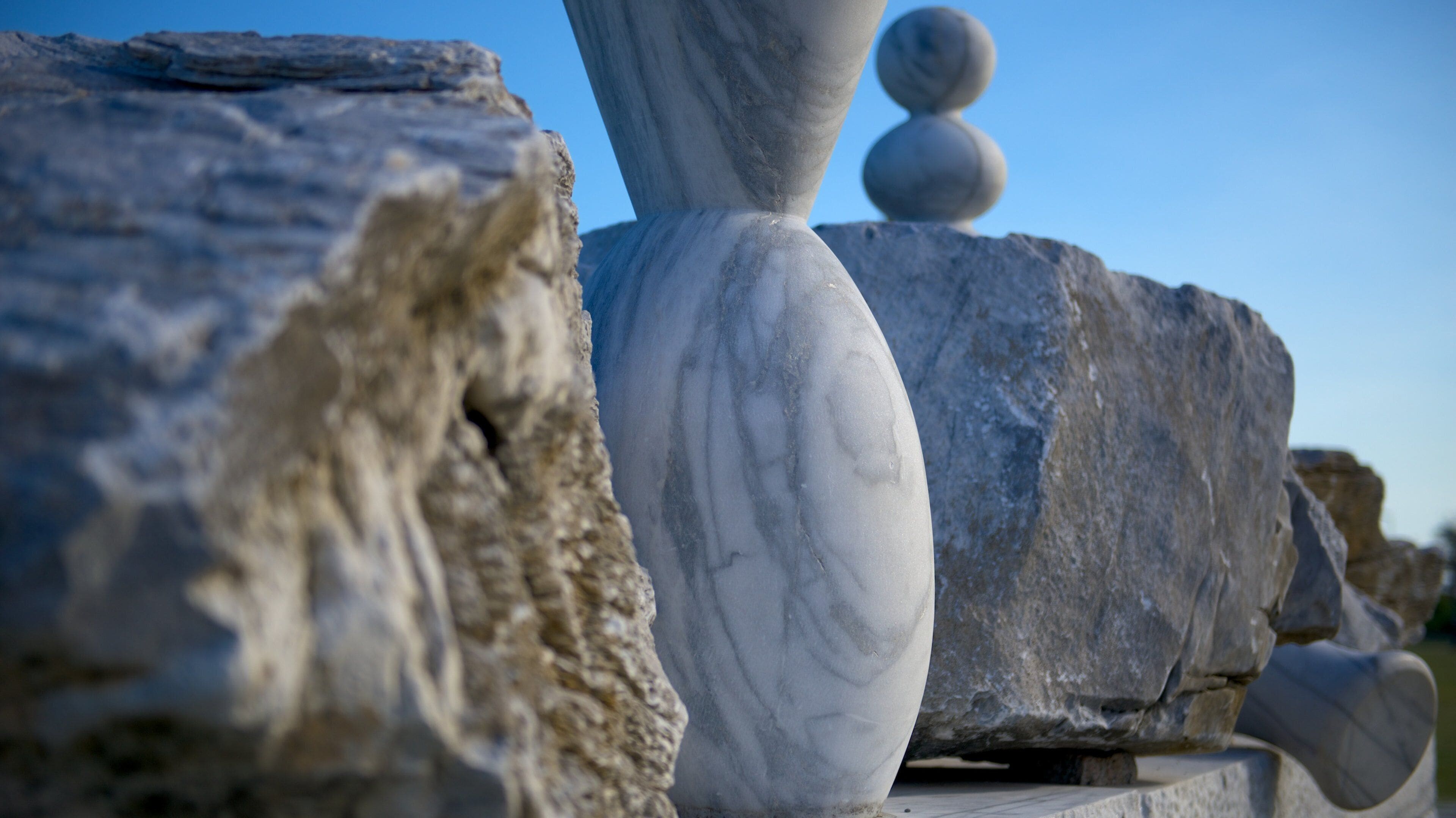 Strand von Chishingtan mit einem Outdoor-Kunst