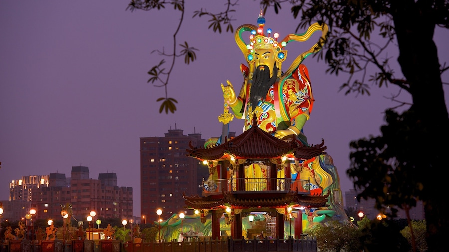 Beiji Xuantian Shangdi showing a sunset and a statue or sculpture