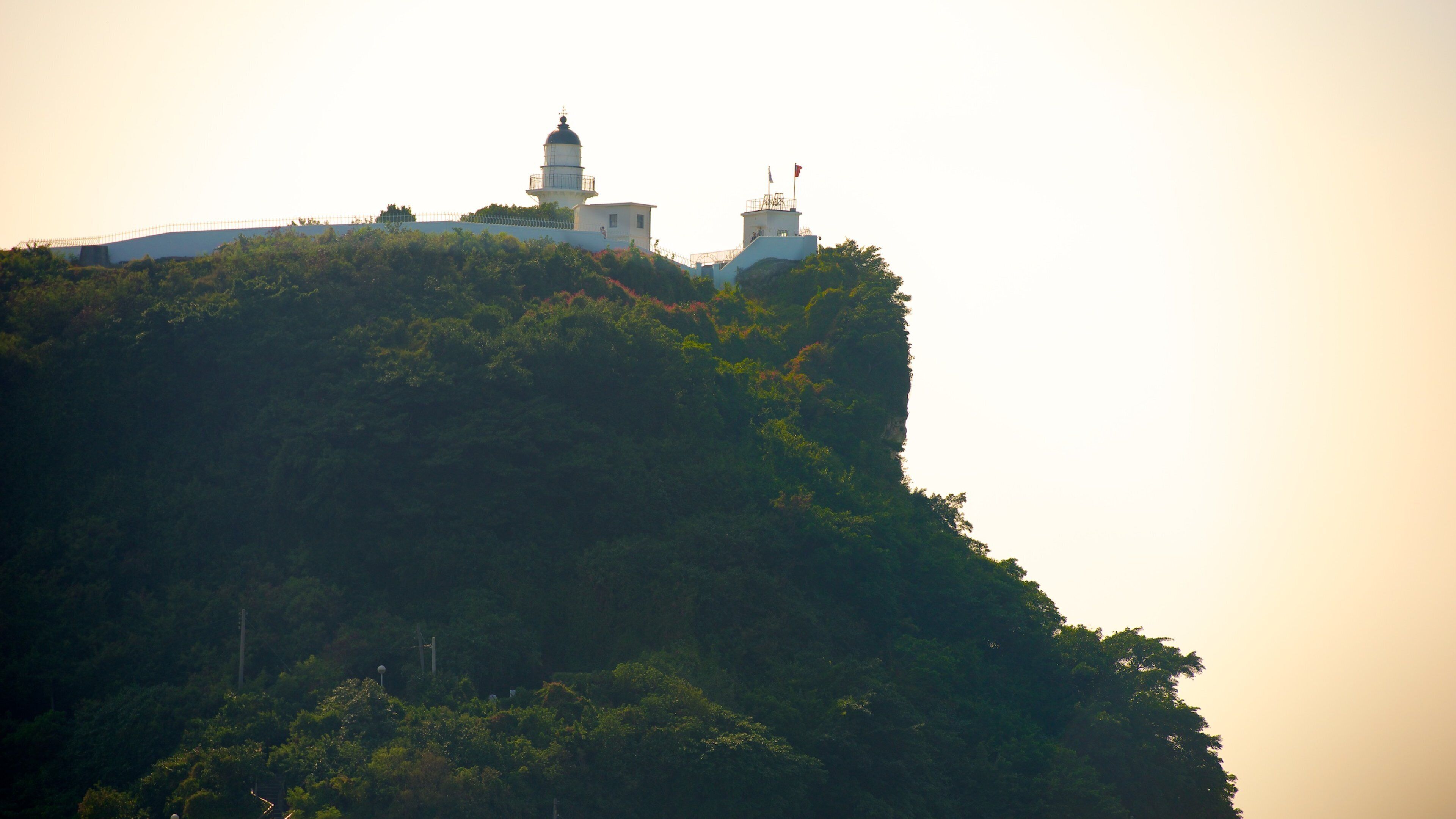 Cihou Lighthouse showing forest scenes