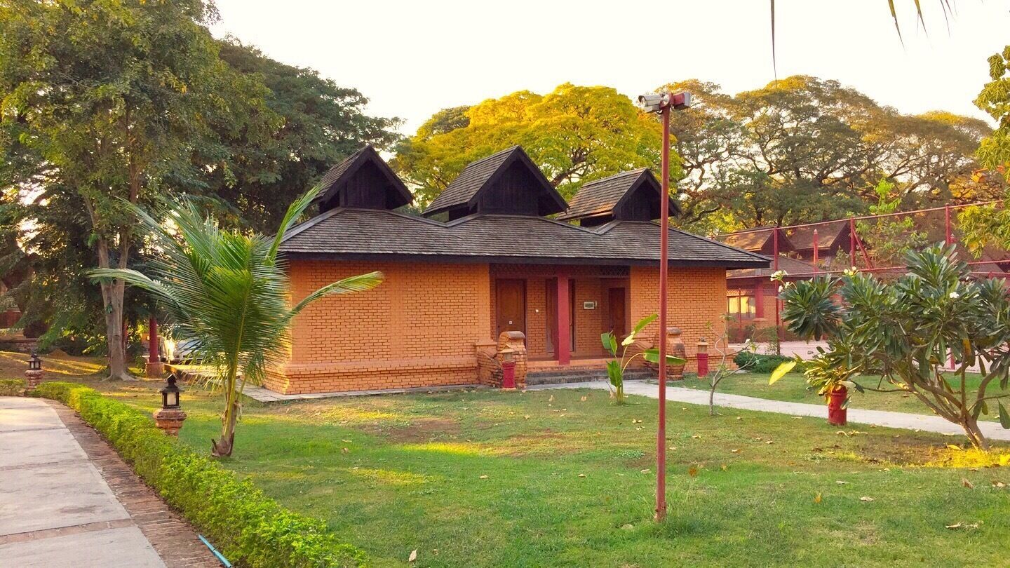 The house for the guests with reasonable fees , photo from my trip with jobs . 