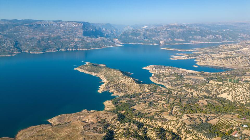 very large hydroelectric dam that best symbolizes the city of ermenek