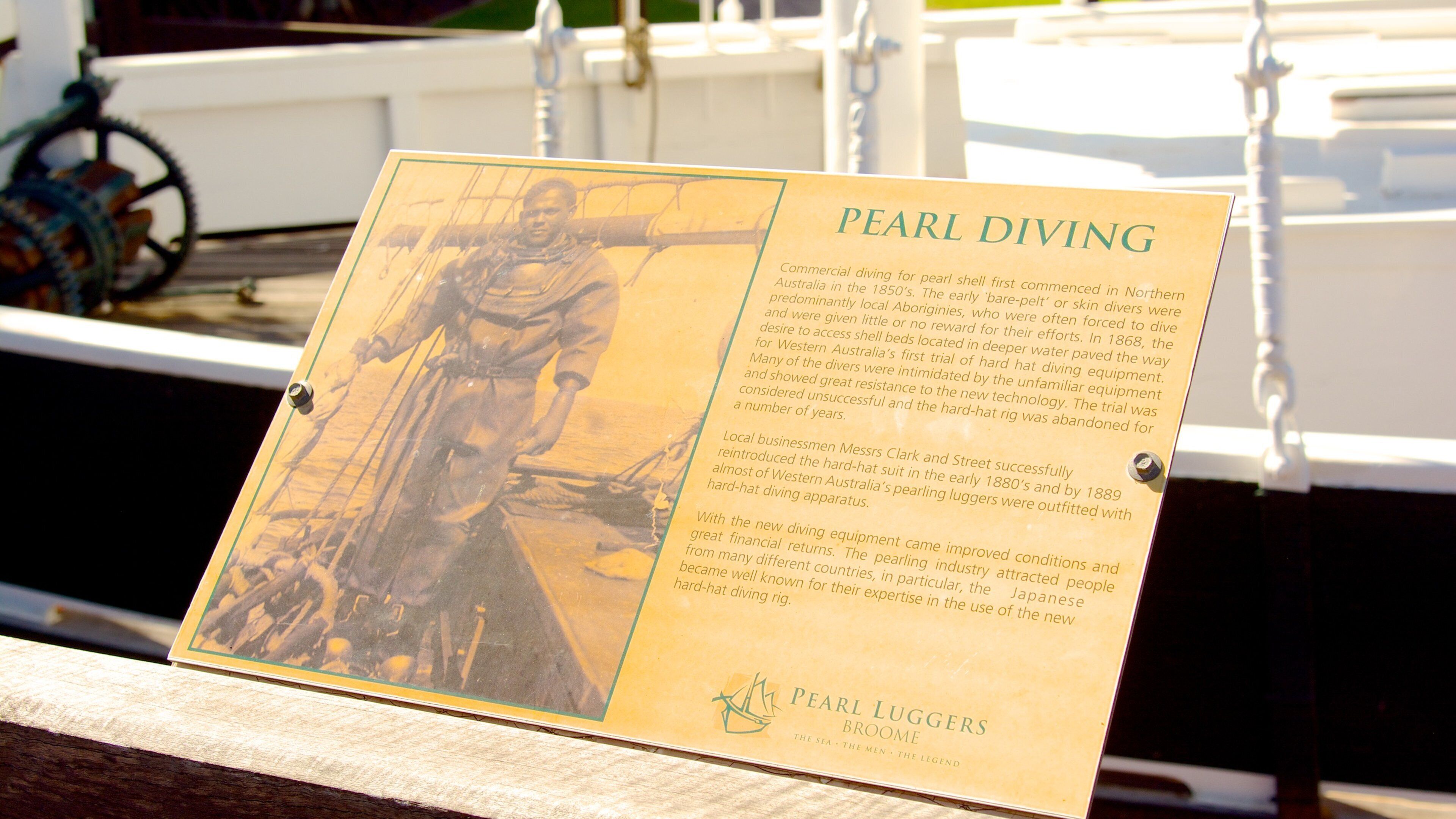 Pearl Luggers Museum which includes signage and interior views