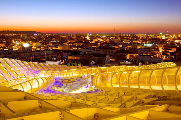 Metropol Parasol showing a sunset, modern architecture and a city