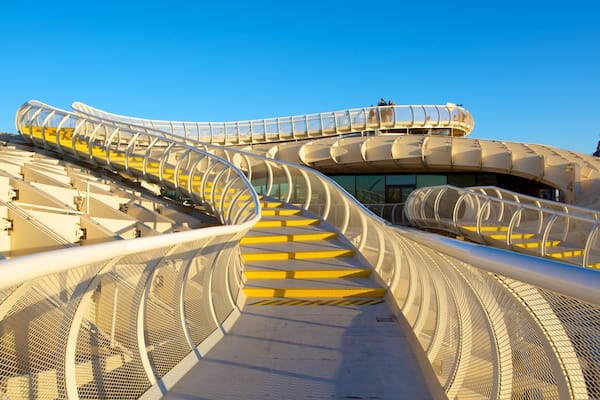 Metropol Parasol montrant vues et architecture moderne