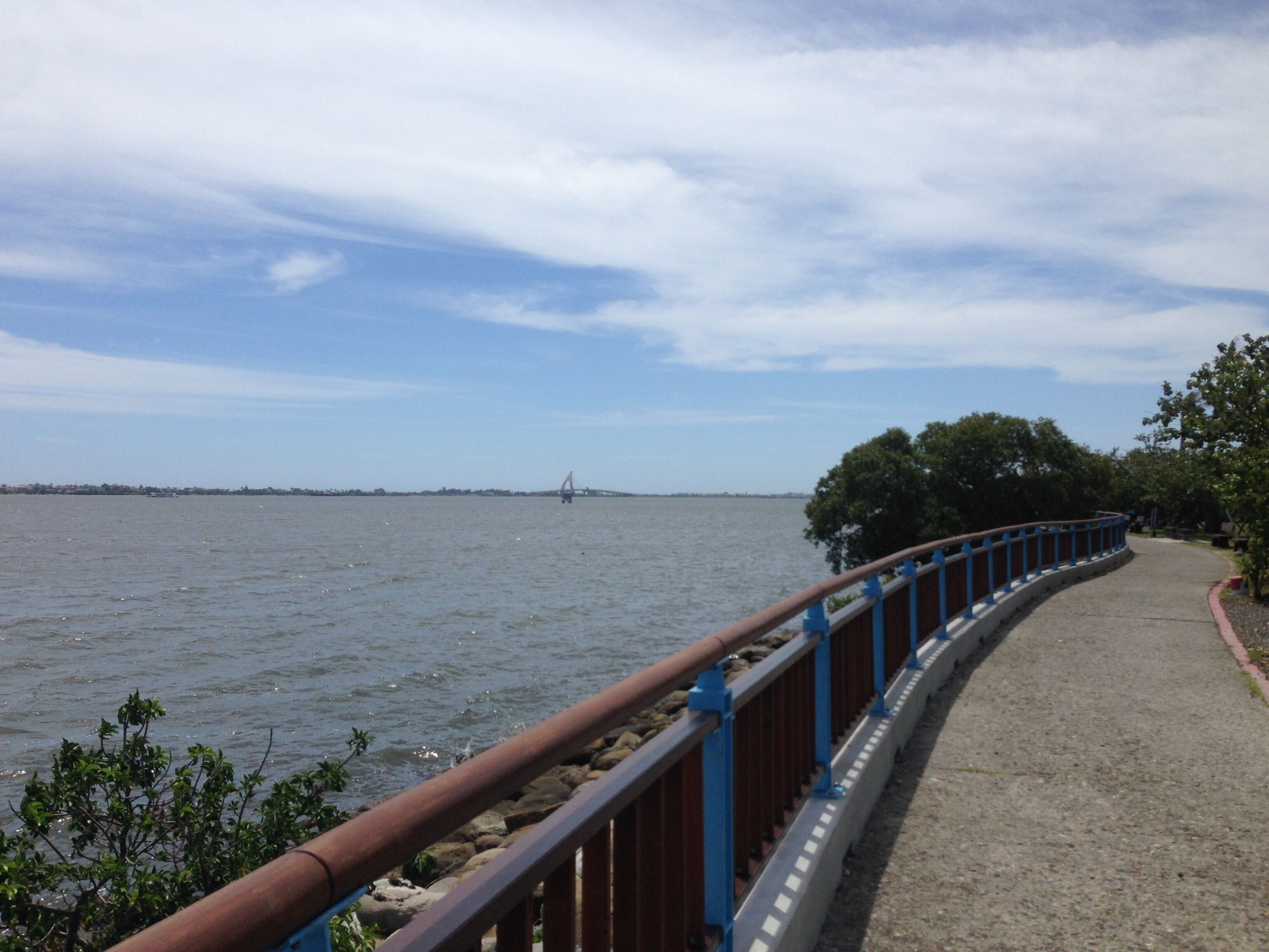 大鵬灣環灣自行車道海景