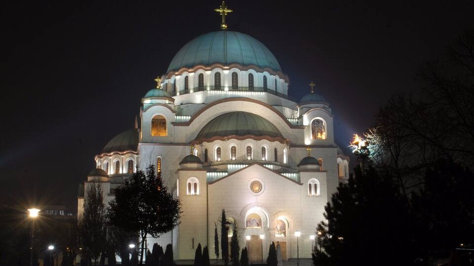 This church is dedicated to Saint Sava, who was the founder of the Serbian Orthodox Church, and an important figure in Serbian history. Construction began on the 10 May 1935, although was halted after the invasion of Yugoslavia during WWII. Work resumed in 1985, and whilst the exterior is almost complete, the interior remains unfinished.
#Beograd #Belgrade #Orthodox #architecture