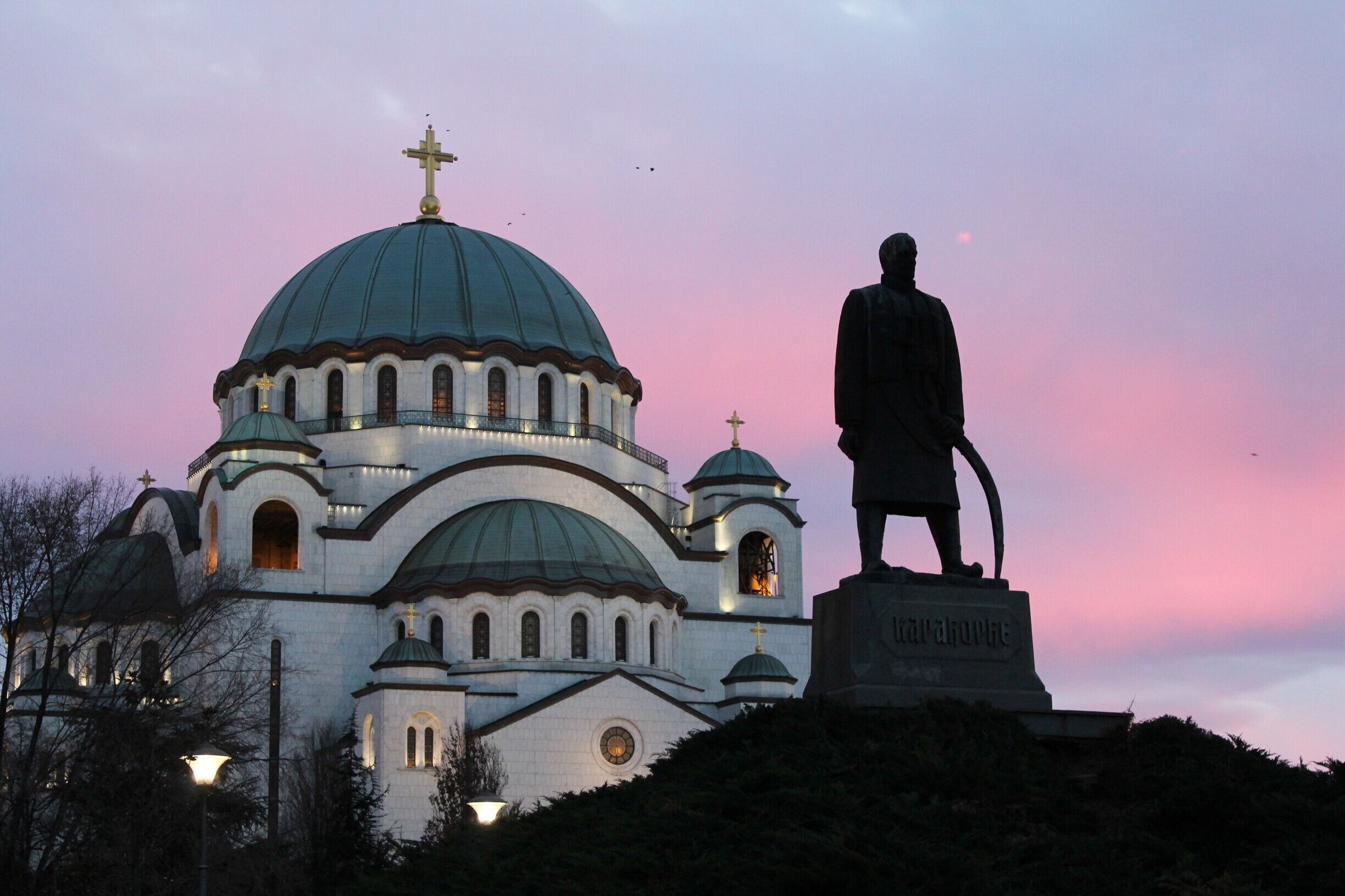 Dawn over the Saint Sava Temple in Belgrade and monument to Karadjordje

#TroveOnTuesday!