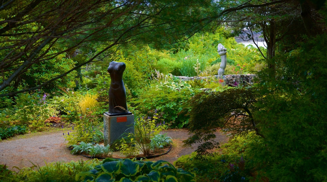 Ogunquit Museum of American Art showing outdoor art, wildflowers and a garden