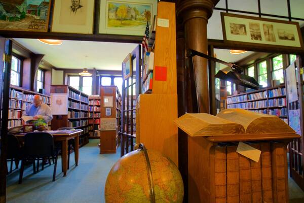 Ogunquit Memorial Library presenterar interiörer