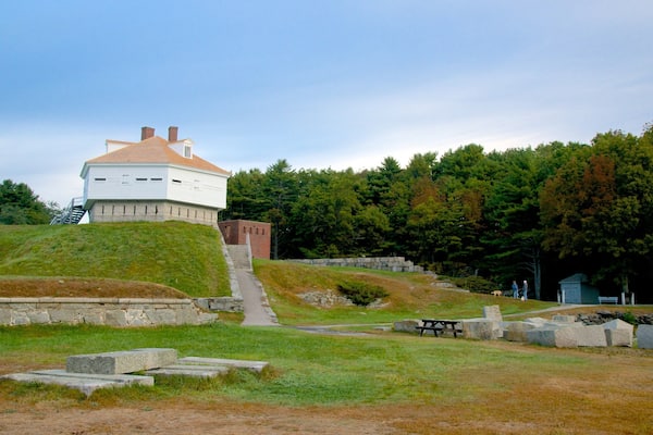 Fort McClary State Park featuring heritage elements, a park and military items