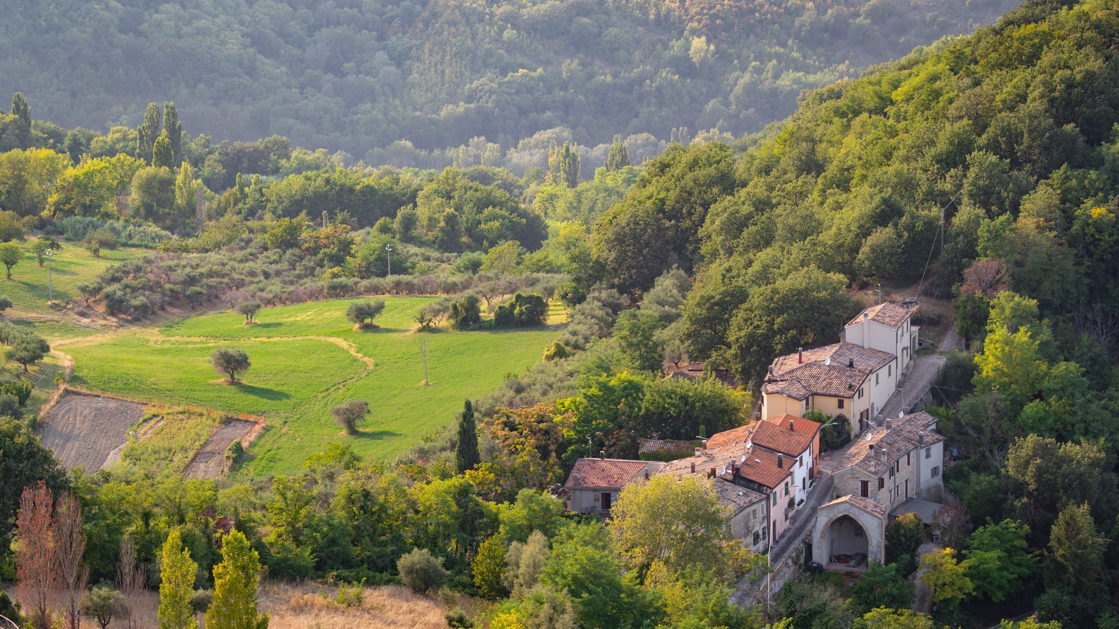 Montefiore Conca showing tranquil scenes, a small town or village and landscape views