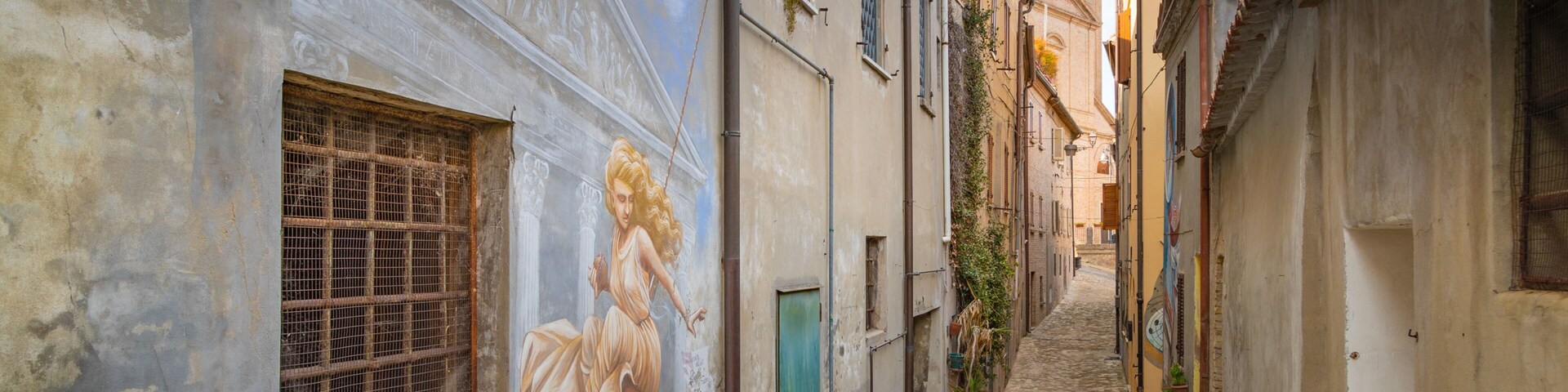 Saludecio featuring outdoor art