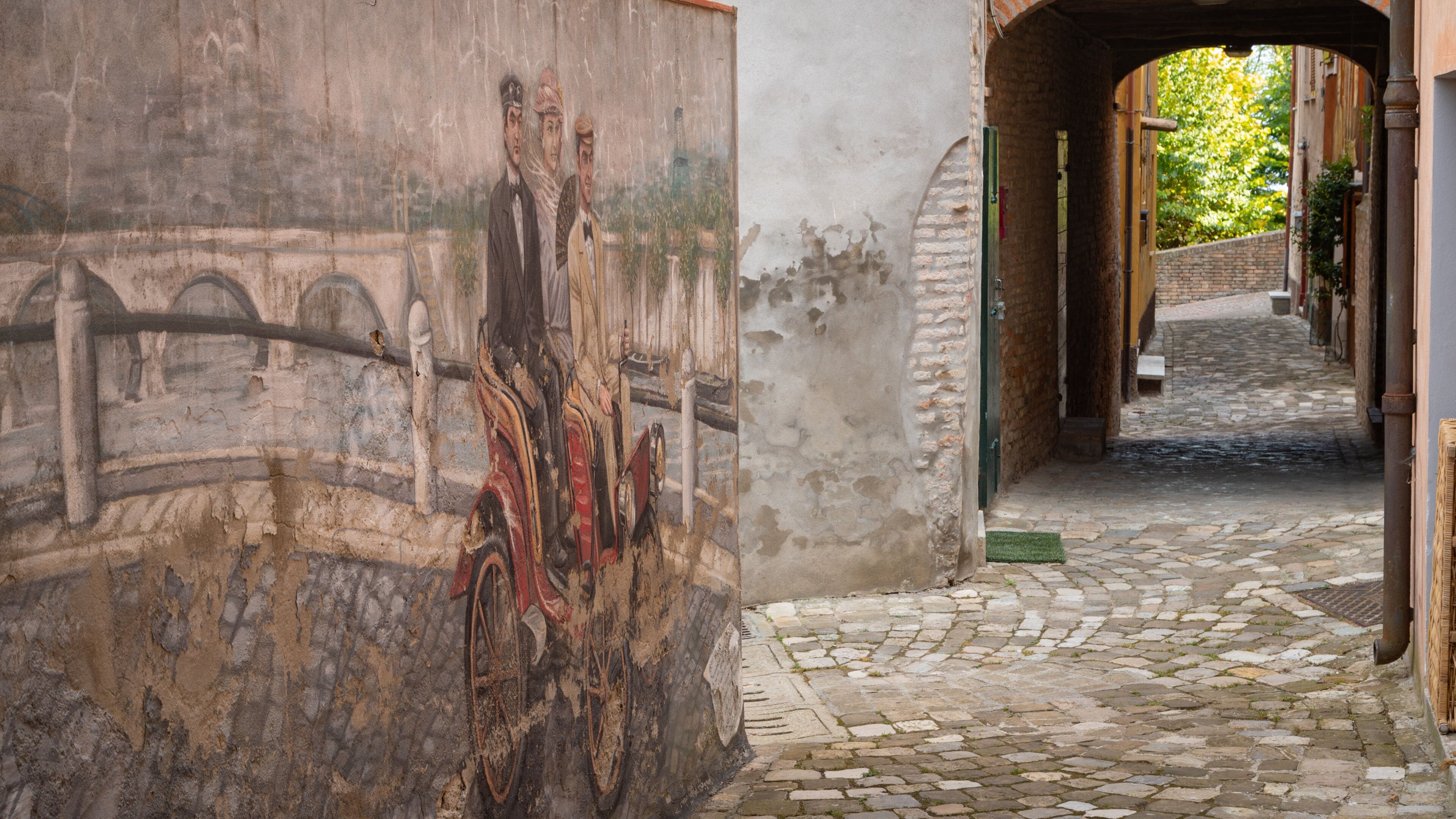 Saludecio featuring outdoor art