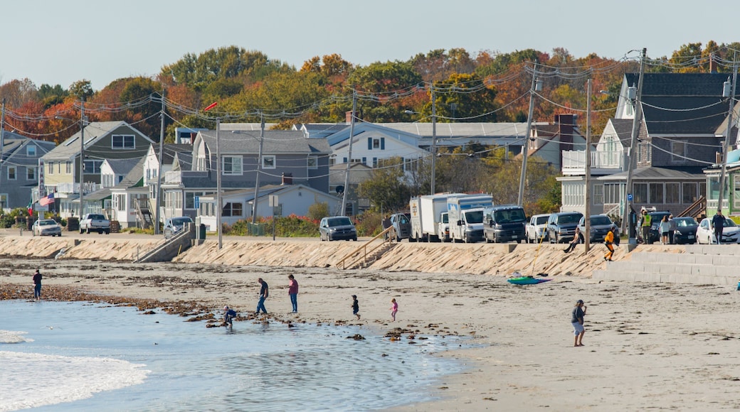 Long Sands Beach which includes general coastal views, a sandy beach and a coastal town