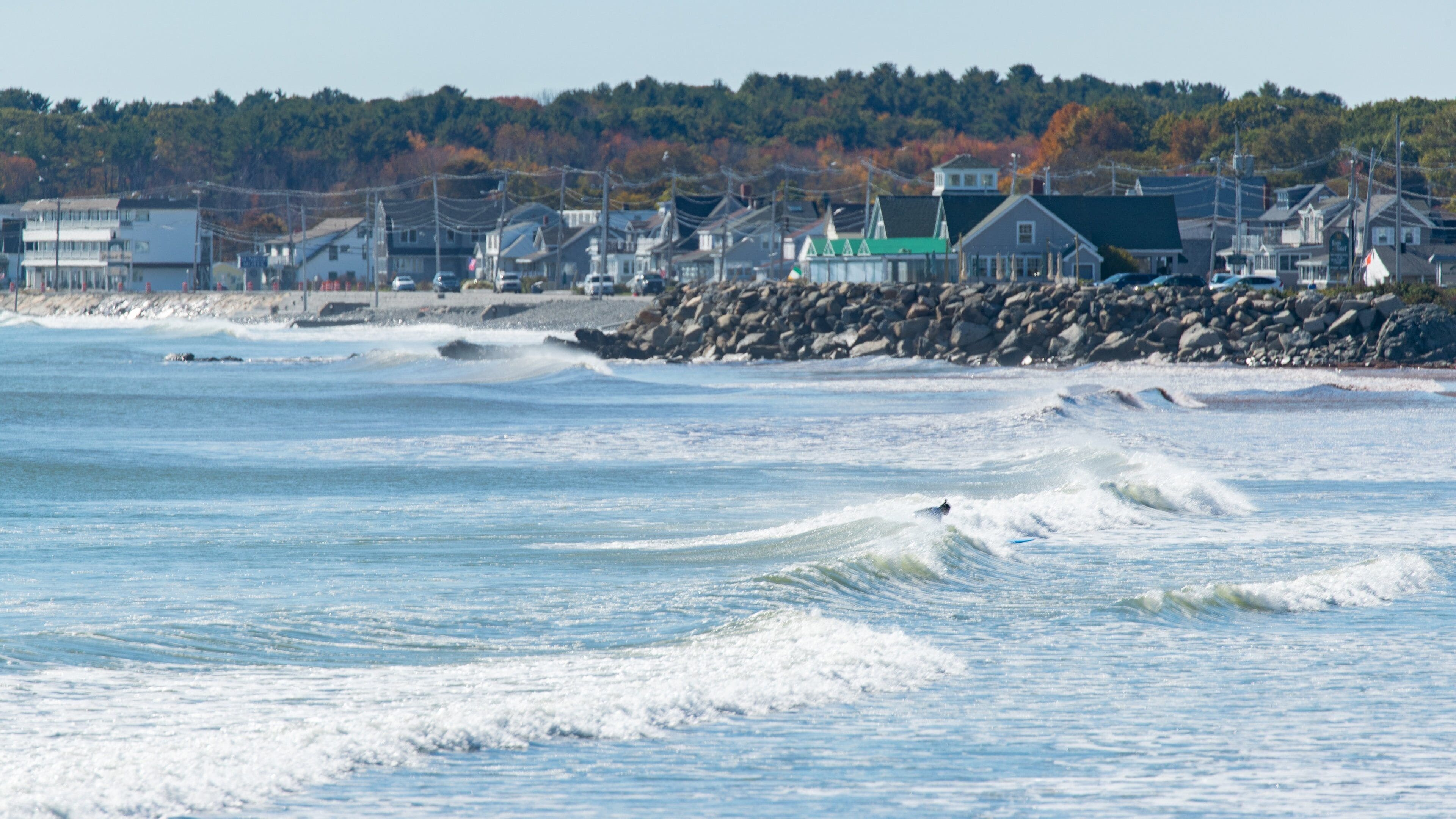 Long Sands Beach featuring a coastal town, surf and general coastal views