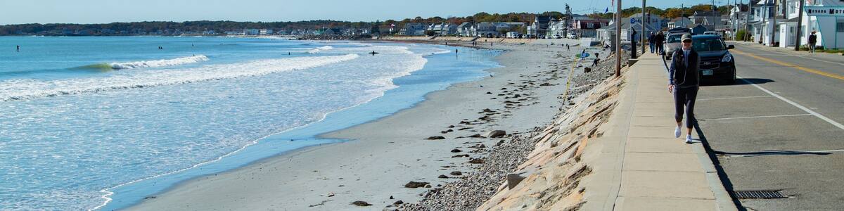 Long Sands Beach showing general coastal views and a coastal town