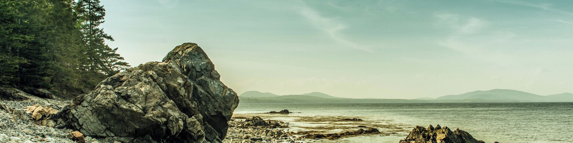 The coast line of Maine is simply gorgeous. I can't get over how much it reminds me of the coast of Oregon! At Owl's Head State Park in Rockland, you can take a short trail out to a lighthouse, or you can just visit the beautiful beach. #maine #beach