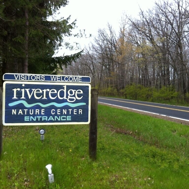 A sign for the Riveredge Nature Center entrance.