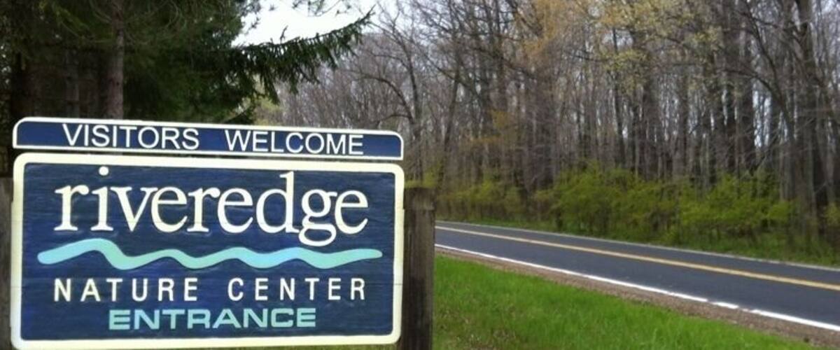 A sign for the Riveredge Nature Center entrance.