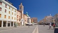 Piazza Tre Martiri som inkluderer torg eller plass