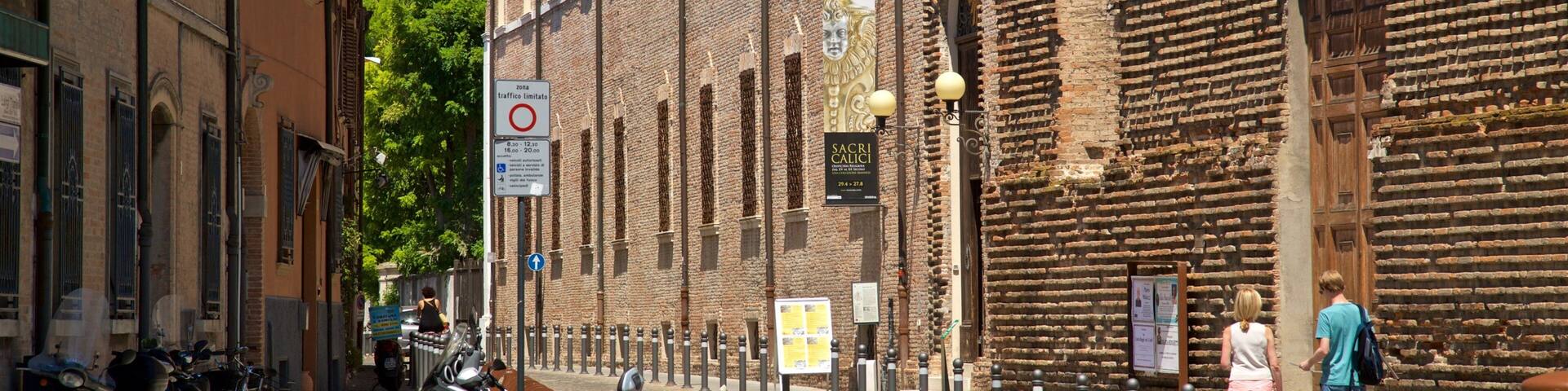 Museo della CittĂ das einen StraĂenszenen sowie Paar