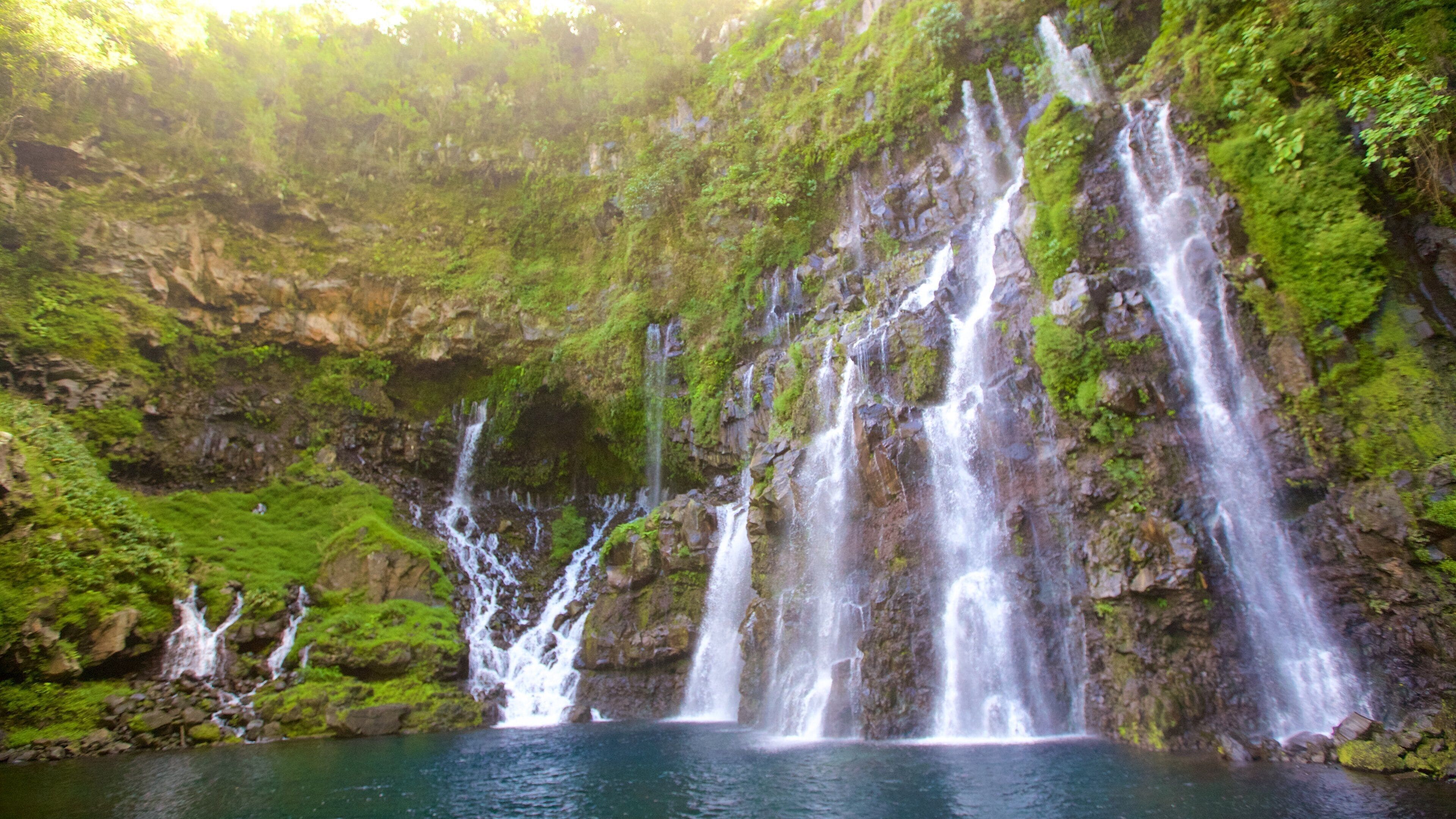 Grand Galet Falls showing a cascade and a lake or waterhole