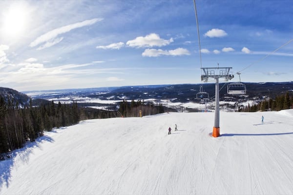 Oslo Vinterpark qui includes neige et gondole