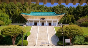 Santurario Chungnyeolsa que incluye un parque y elementos patrimoniales