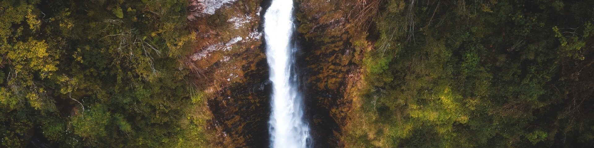Beautiful waterfall in Hawaii. #hawaii #bigisland #waterfall #akakawaterfall #akakastatepark #orbitztravel