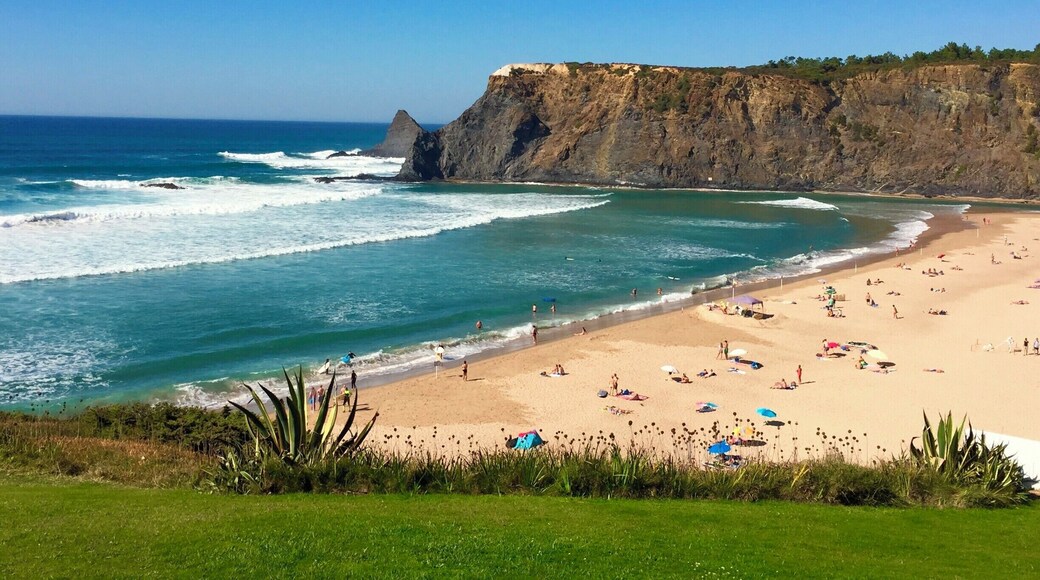 The laid-back beach town of Odeceixe is a gem! Here you’ll encounter a mix of surfers, backpackers, retirees, and families seeking surf, hiking trails, and spectacular sunsets. #beach #surf #Portugal
For more details on visiting, check out my blog post: https://www.modernodyssey.co/odeceixe-beach/
