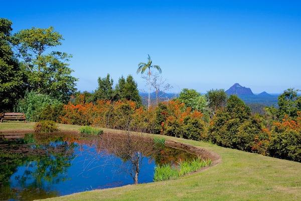 Maleny Botanic Gardens mit einem Garten und Teich