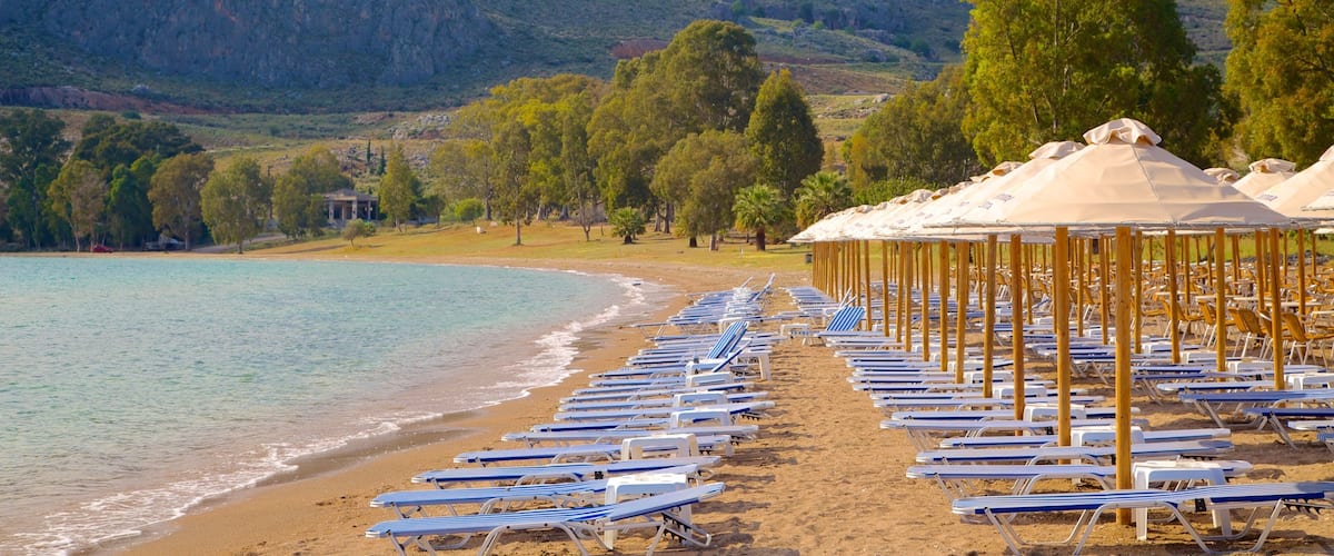 Nafplio showing a sandy beach