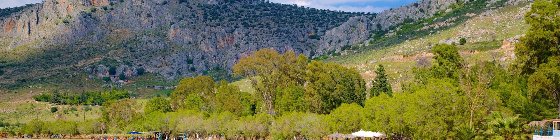 Karathona Beach showing general coastal views