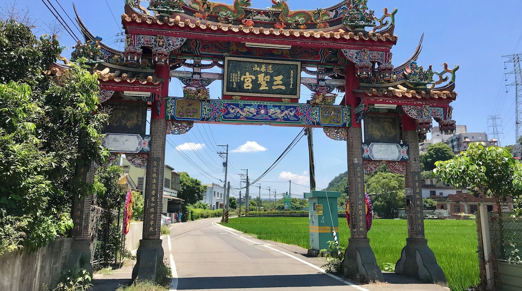 蓮華山三聖宮牌樓