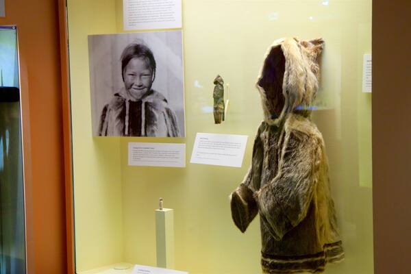 Peary-MacMillan Arctic Museum som inkluderar interiörer