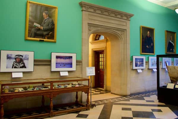 Musée arctique Peary-MacMillan mettant en vedette vues intérieures et art