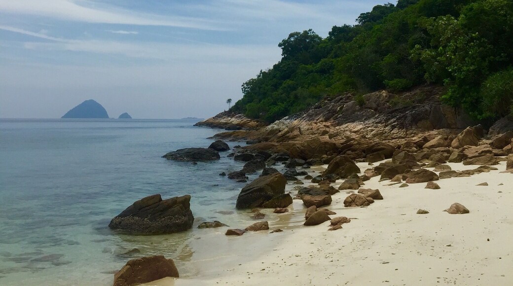 Pulau Perhentian Kecil is a small island off the NE coast of Malaysia. While Long Beach and Coral Bay are the two most popular beaches, there are plenty others where seclusion and privacy await - along with white water and crystal clear blue water. It's a perfect place to dive or snorkel, or just enjoy a few lazy days in the sun.
#waterlust